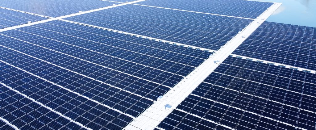 Paneles solares flotantes